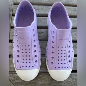 Native Jefferson Girls Slip on size 2. Excellent condition.